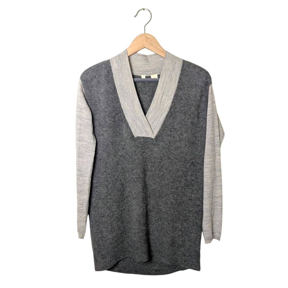 Anthropologie Moth Boucle Alpaca Wool Grey V Neck Pullover Sweater Size XS Hygge